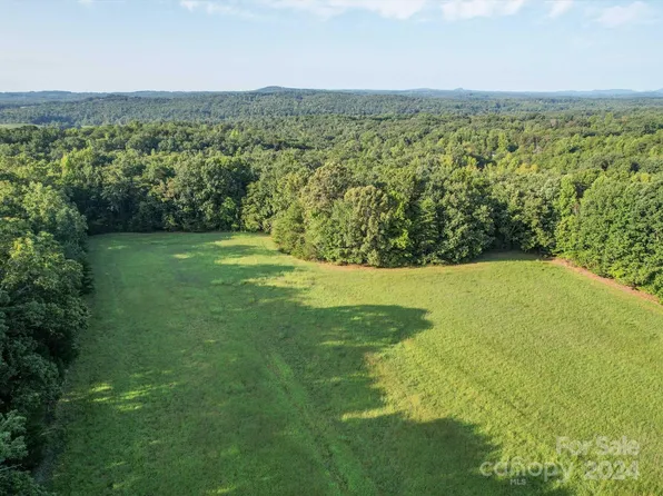 900 Skyview Dr, Hickory, NC 28602