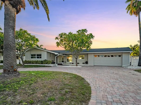 2214 Donato Dr, Belleair Beach, FL 33786