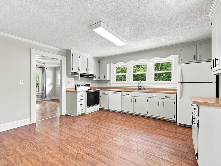 3629 Pleasant Garden Rd — Photo 21