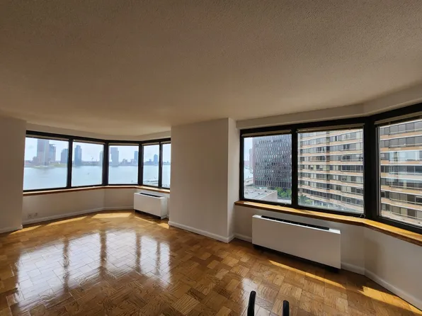 415 East 37th Street 8A image 1 of 19