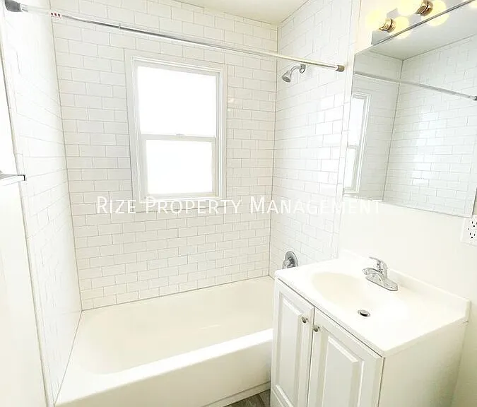 1054 W Goodyear Ave #F — Photo 3