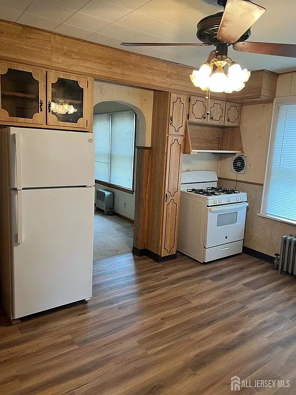 2 bed, 1.0 bath, 1026 sqft, $2,400 — Photo 3