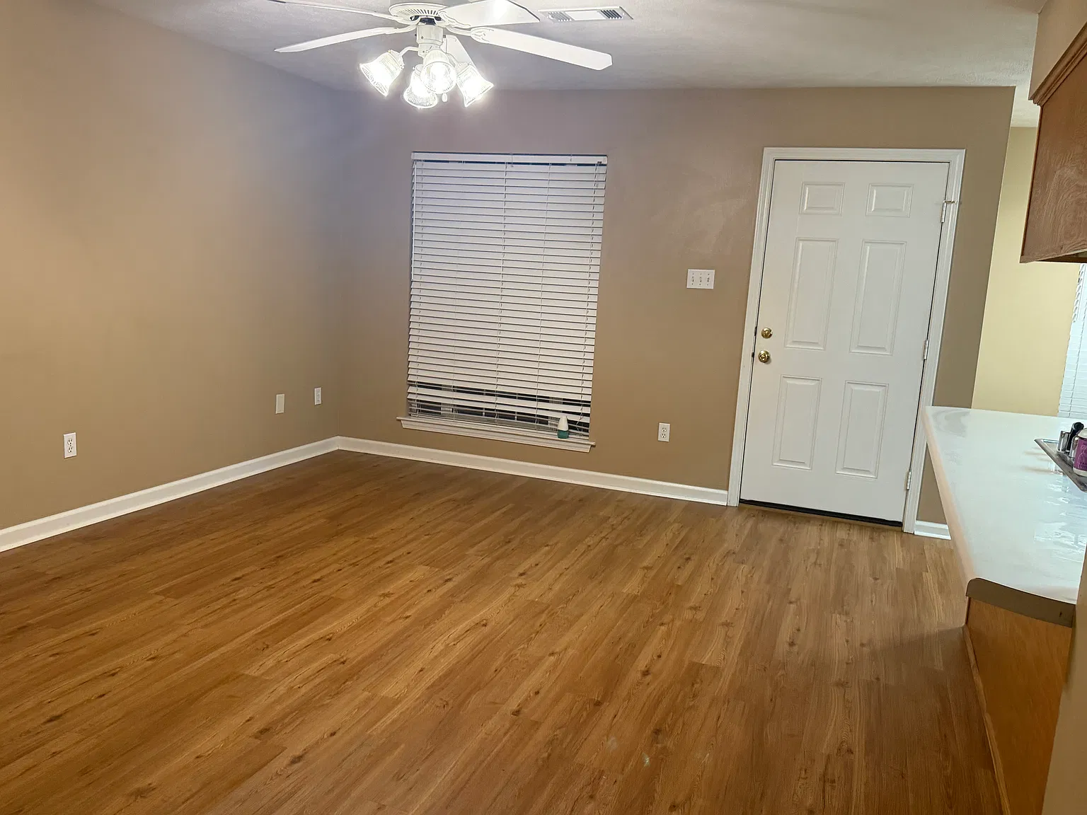 3 bed, 1195 sqft, $1,435 — Photo 4