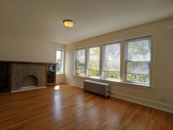 3rd image of 2855 N Hamlin Ave #3S