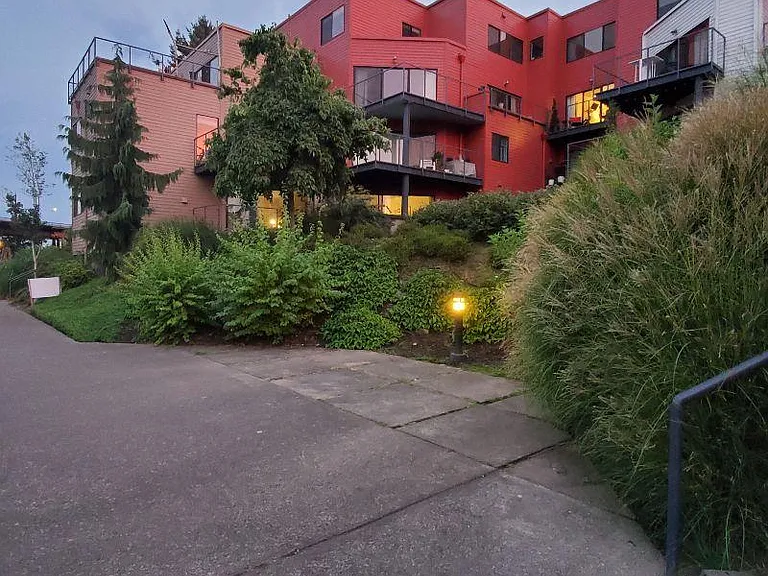 720 NW Naito Pkwy #D17 — Photo 36