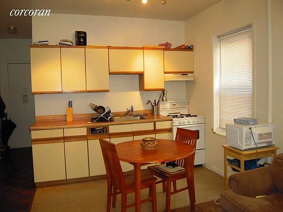 3rd image of 17 Columbia Pl APT 2