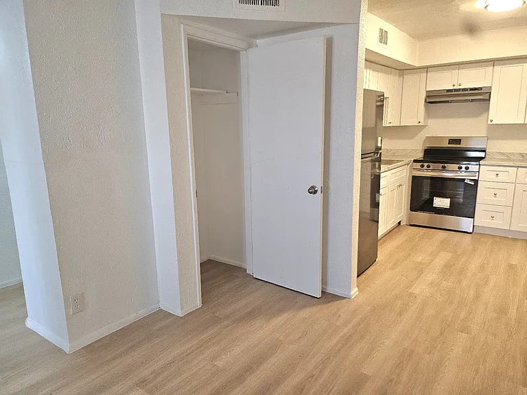 510 E Hatcher Rd #201 — Photo 8