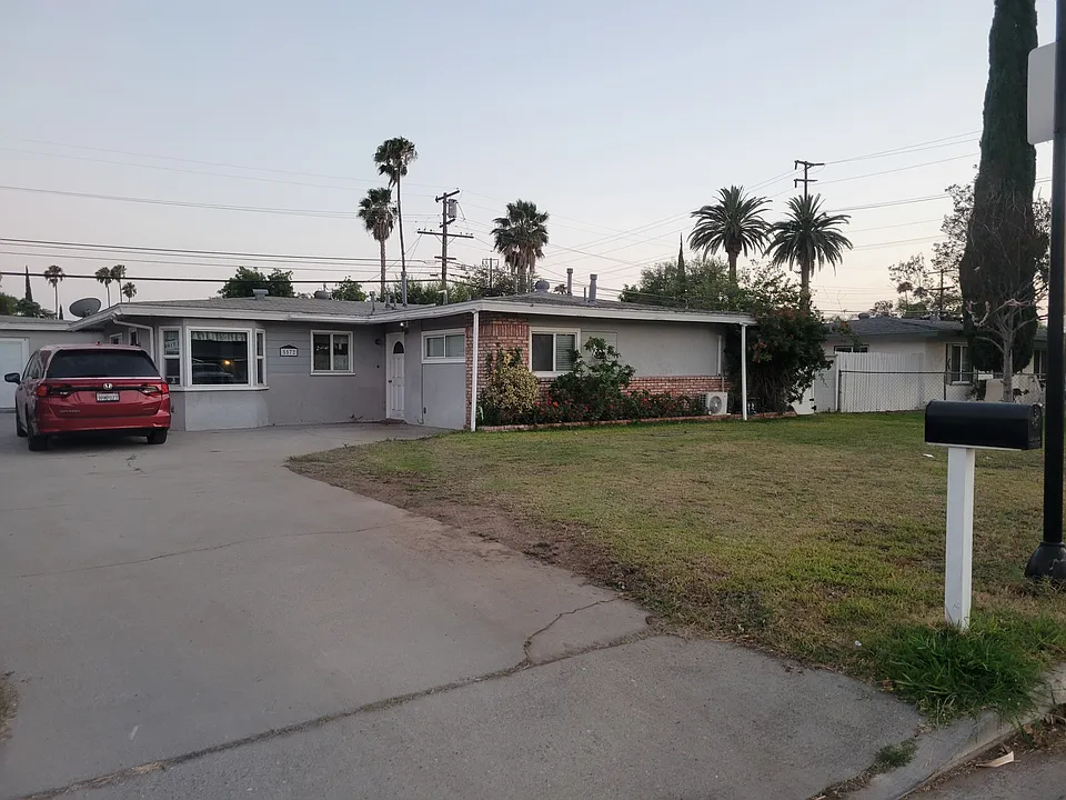 5572 Norman Way #C