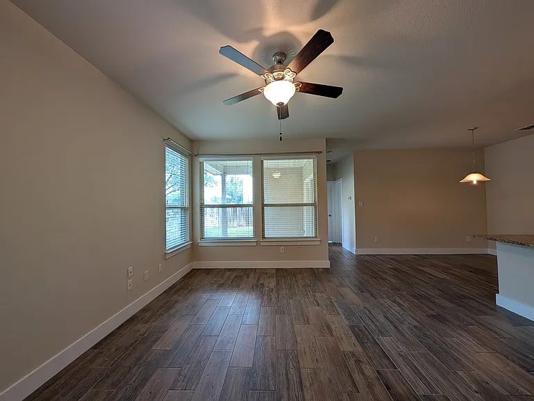 711 Gristmill Dr — Photo 5