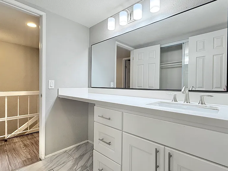 2135 E Valley Pkwy #33 — Photo 27