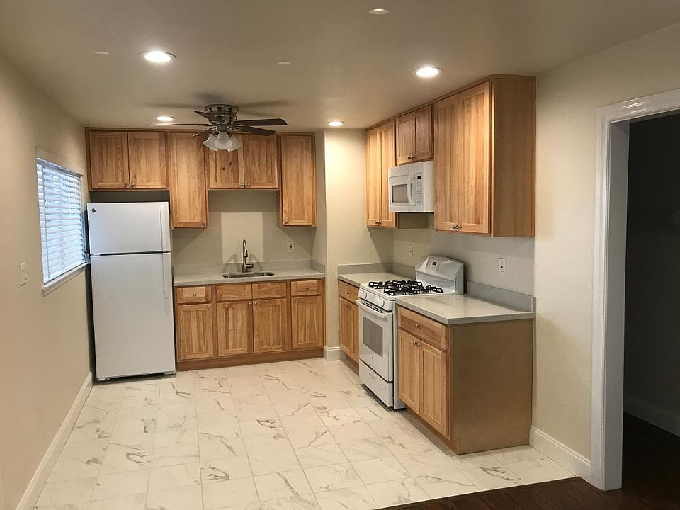 1st image of 621 S 33rd St