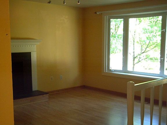 Living Room shows Real Firepl & Bow Window!