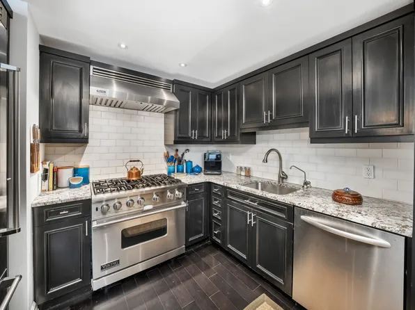 207 East 74th Street image 4 of 10