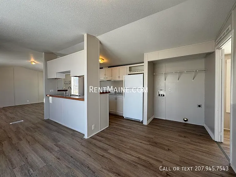 125 F St — Photo 3