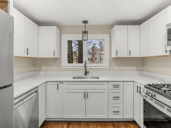 1 Pike Dr, Groveland, MA 01834