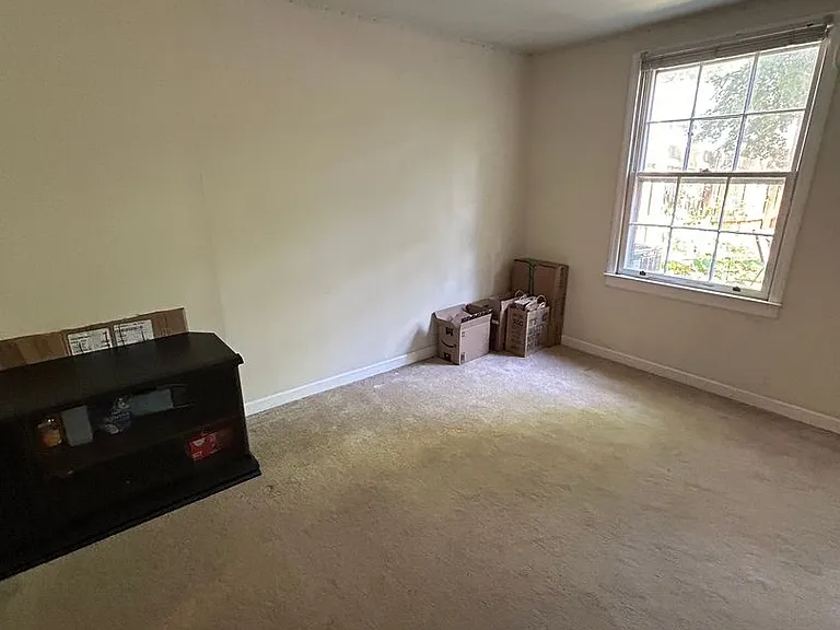 129 Huntington Ln — Photo 6