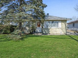 34 Golf View Ln, Carpentersville, IL 60110