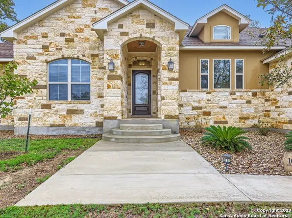 105 Bobby Lynn, Adkins, TX 78101