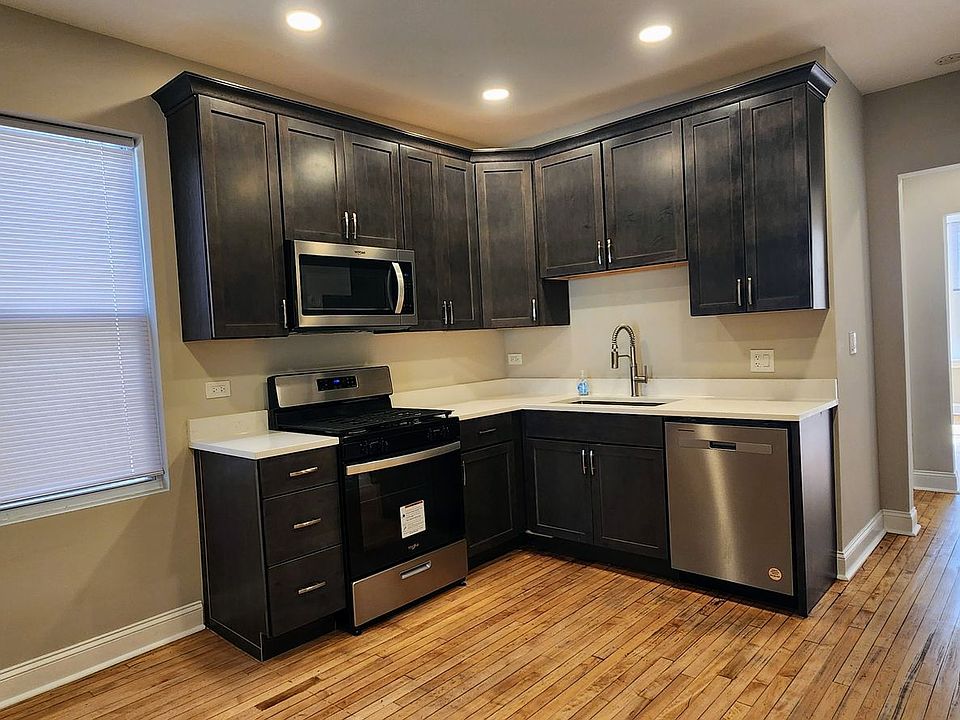 1st image of 3816 W Montrose Ave Floor 2