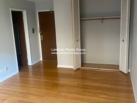 4th image of 2828 N Cambridge Ave #312