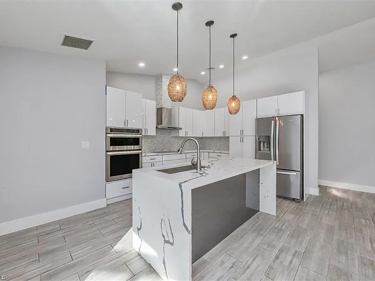 6161 Waxmyrtle Way — Photo 9