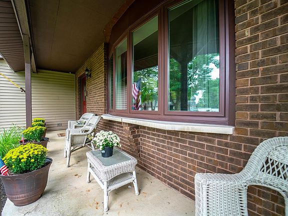4th image of 9860 E Oakridge Dr