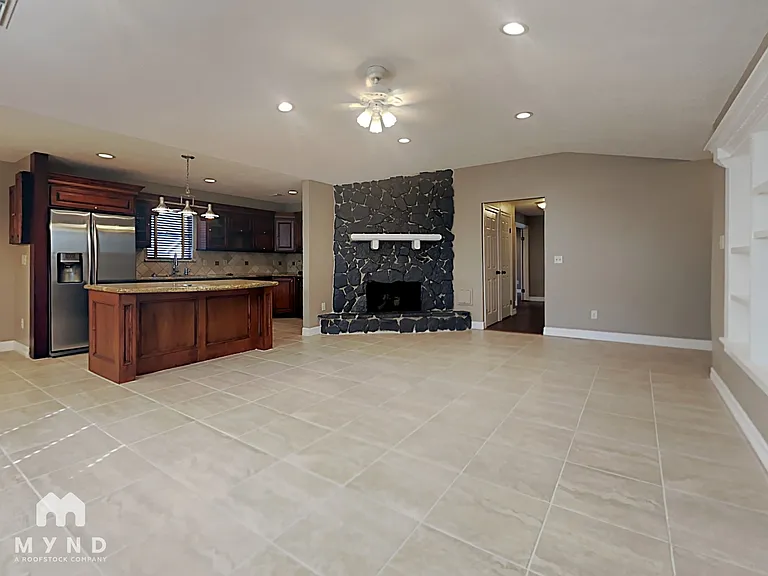 3219 Glen Spring Dr — Photo 2