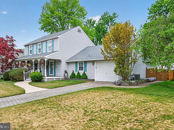 2nd image of 114 Windmoor Rd