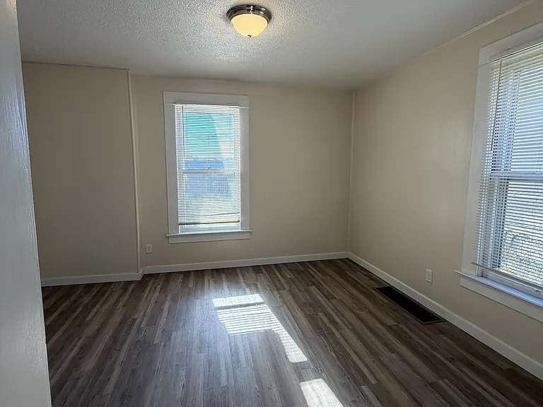 32 Custer Ave #1 — Photo 4