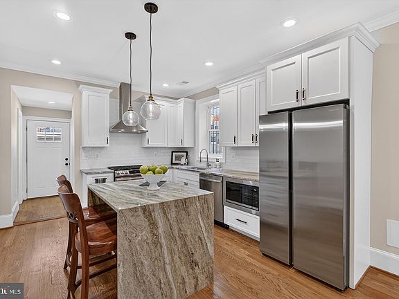 5th image of 915 Hamilton St NW