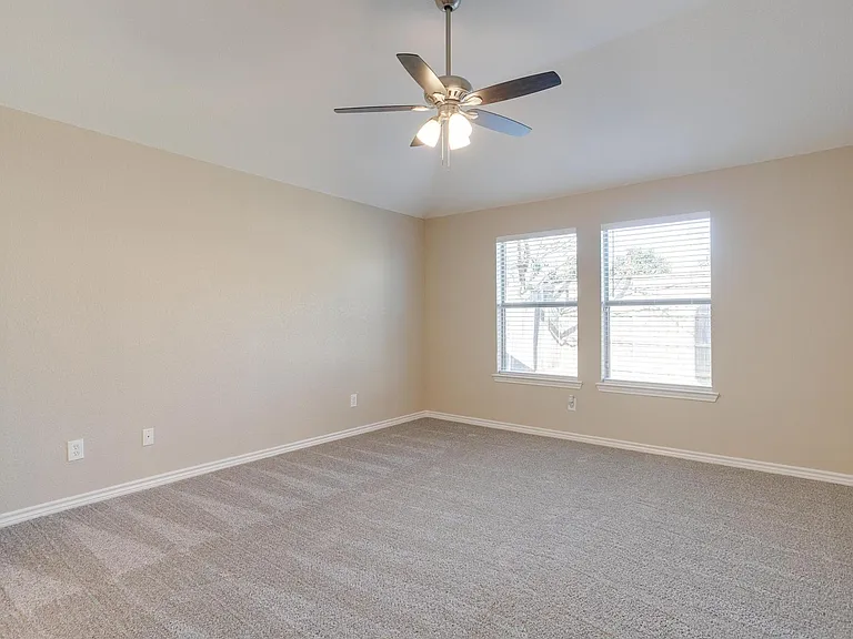 9508 Fox Hill Dr — Photo 14