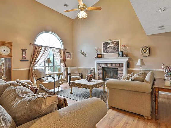 5th image of 120 Chesterfield Ct