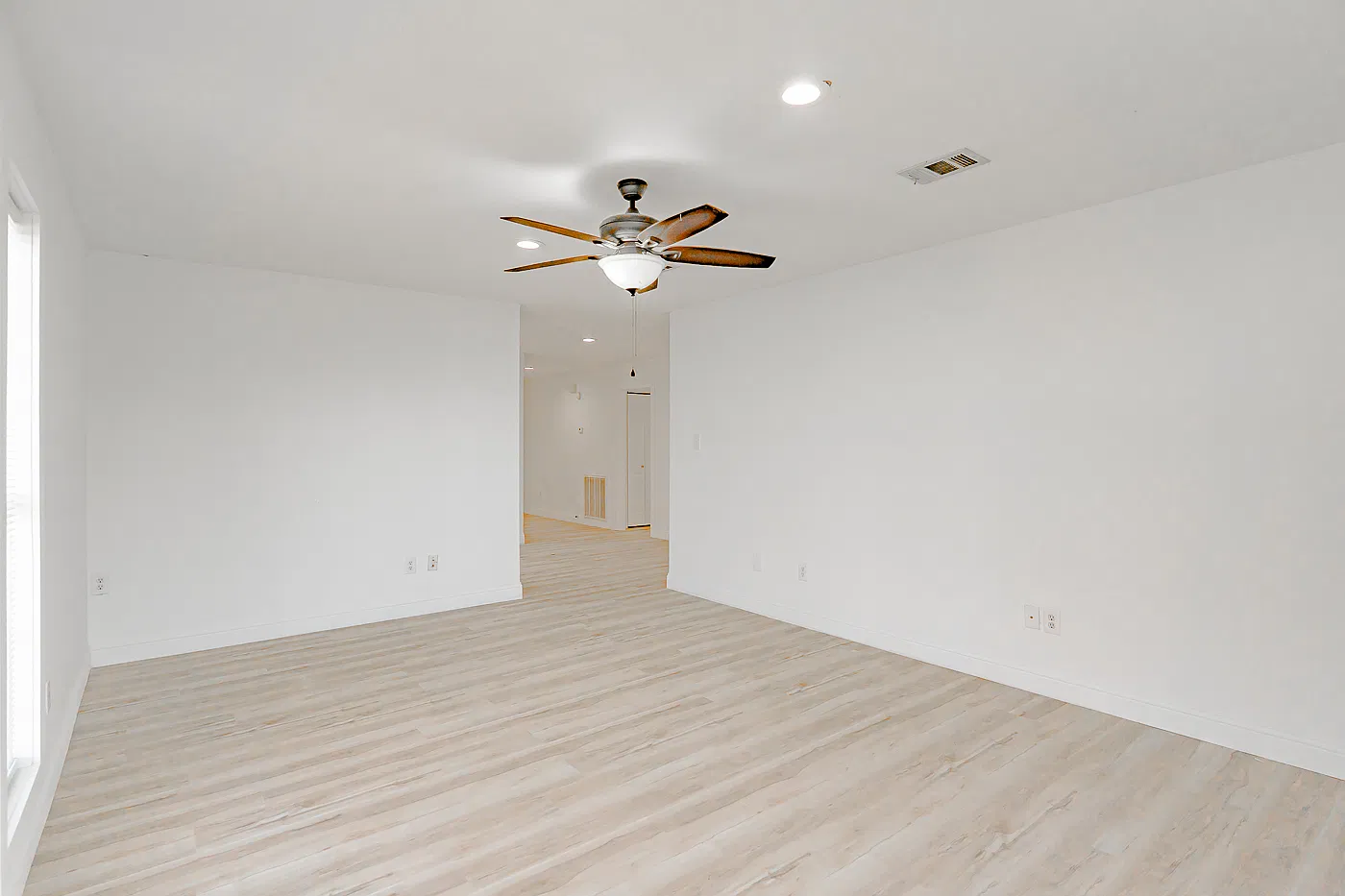 3 bed, 1382 sqft, $1,500 — Photo 1