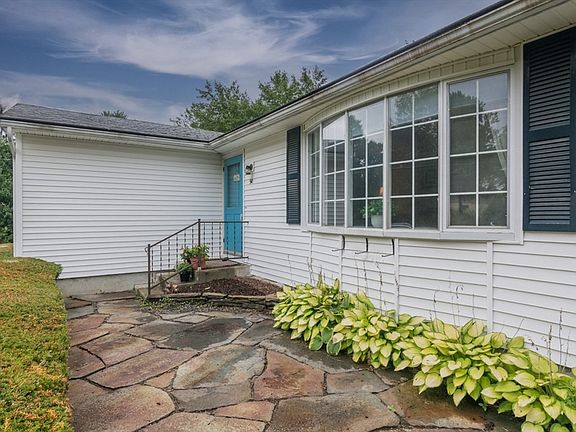 3rd image of 90 Columbia Dr