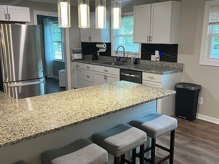 209 Country Club Dr — Photo 2
