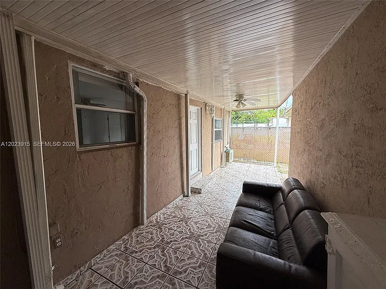 3513 SW 4th St #2 — Photo 2
