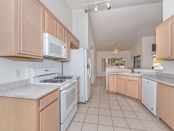 5th image of 330 S Wild Horse Way
