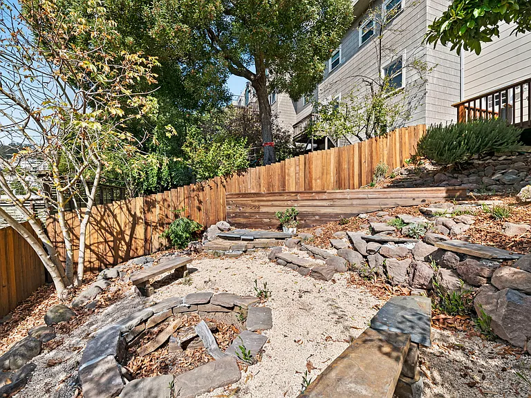 41 Saturn St — Photo 53