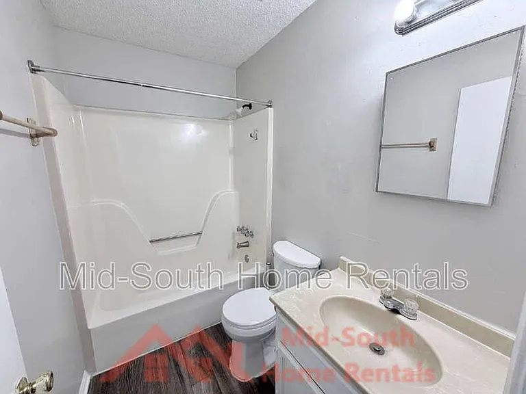 3829 Walsingham Dr — Photo 15
