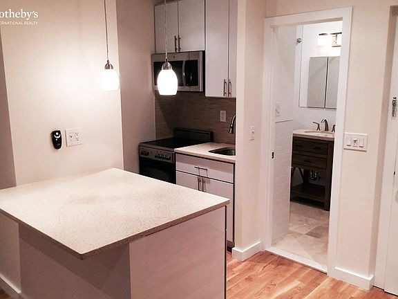 3rd image of 309 W 71st St APT 2B