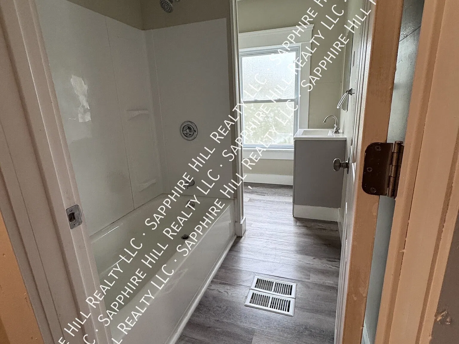 3 bed, $1,400 — Photo 4