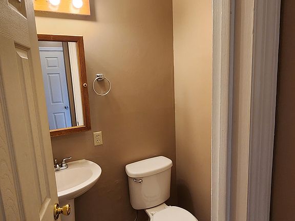 5th image of 14 Windsor Ct
