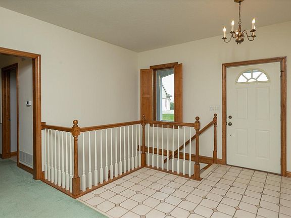 5th image of 2810 Sunset Ln NE