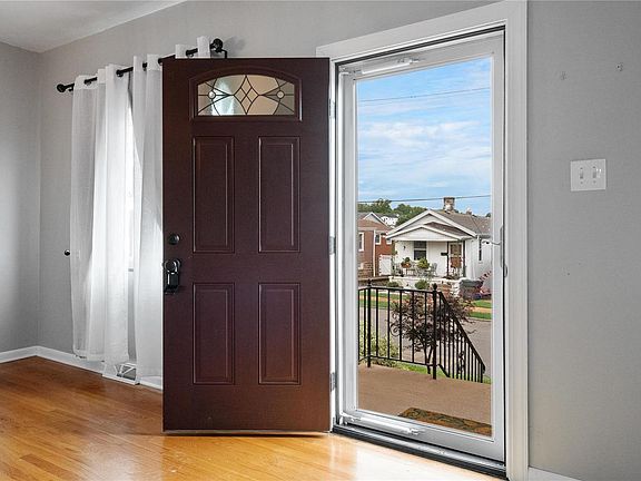 5th image of 2328 Sublette Ave
