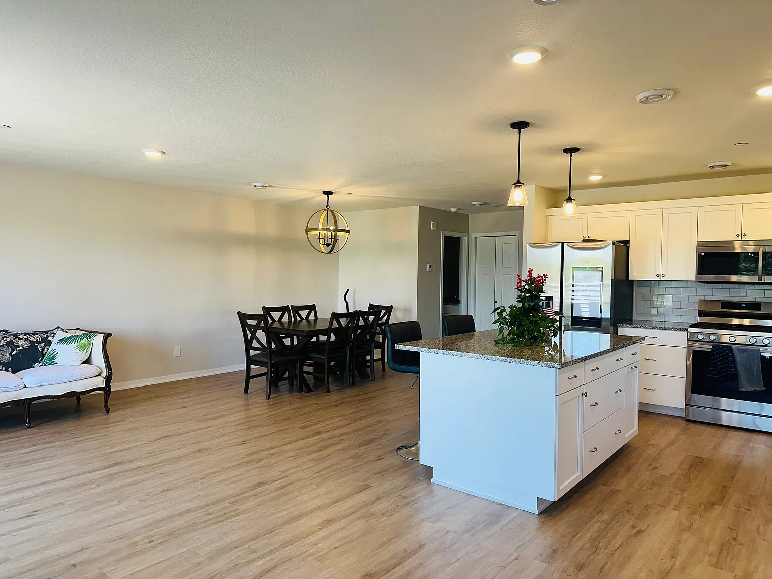 3 bed, 1776 sqft, $2,500 — Photo 4