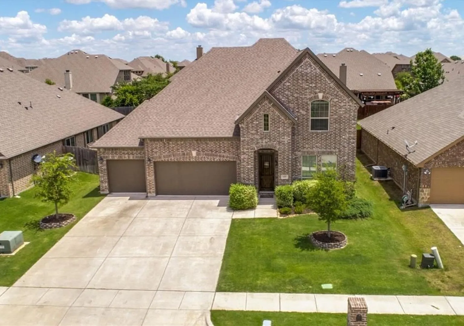 Spacious 4BR House in Melissa — Photo 1