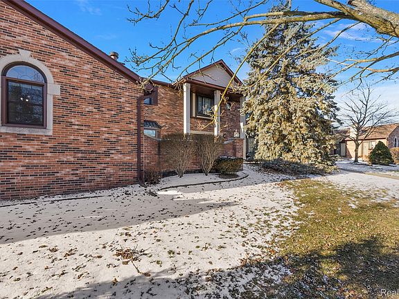 2nd image of 2322 London Bridge Dr Unit 60