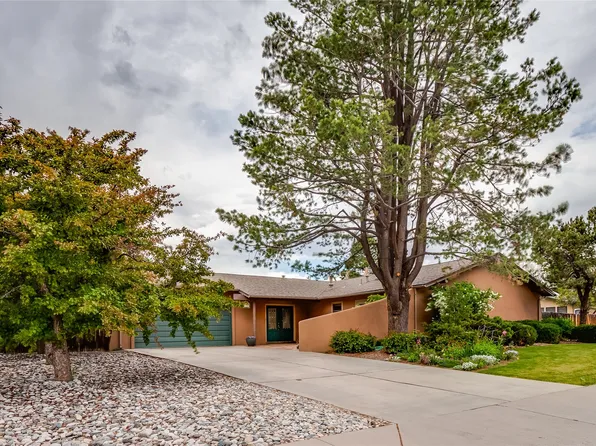 622 Paige Loop E, Los Alamos, NM 87547