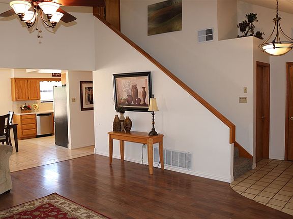 4th image of 215 Teakwood Dr