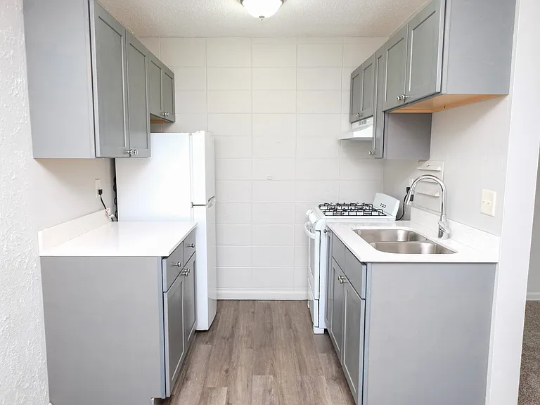 Pillsbury Apartments — Photo 12